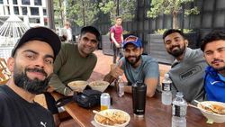 ஆக்லாந்தில் கேப்டன் விராட் கோலி - இளம் வீரர்களுடன் கலாட்டா சாப்பாடு