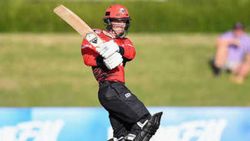 இந்த அடி போதுமா? 6 பந்தில் 6 சிக்ஸ்.. ஒரே ஓவரில் சோலியை முடித்த வீரர்.. கதறிய எதிரணி!