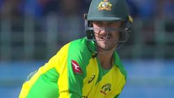 அடிச்சு துவம்சம் பண்ணிட்டு வாங்க.. நம்பி அனுப்பிய கேப்டன்.. டக் அவுட் ஆன ஆஸி. வீரர்!