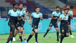 ISL 2019-20 : ஹைதராபாத் அணியை வீழ்த்தி டாப் 4-இல் இடம் பிடிக்குமா மும்பை சிட்டி அணி?