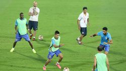 நார்த் ஈஸ்ட் யுனைடெட் அணியை சந்திக்கும் மும்பை சிட்டி.. பிளே-ஆஃப் வாய்ப்புக்கு குறி!