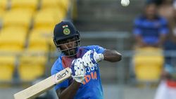 நம்பி இடம் கொடுத்தா இப்படித்தான் பண்ணுவீங்களா? கேப்டன் கோலியை மீண்டும் ஏமாற்றிய இளம் வீரர்!