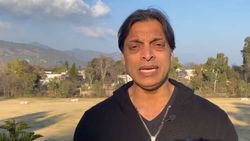 அவரோட மண்டையில இருக்கற முடியைவிட என்கிட்ட காசு அதிகமா இருக்கு...