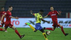 ISL 2019-20 : யாருக்கும் வெற்றி இல்லை.. நார்த் ஈஸ்ட் யுனைடெட் - கேரளா பிளாஸ்டர்ஸ் போட்டி டிரா!