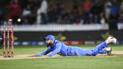 தப்புக் கணக்கு போட்டு ஏமாந்த கோலி.. இந்திய பவுலிங்கை அடித்து துவம்சம் செய்து நியூசிலாந்து வெற்றி!