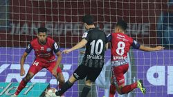 ISL 2019-20 : 3 கோல் அடித்து அசத்தல்.. அபார வெற்றி பெற்ற ஏடிகே.. ஜாம்ஷெட்பூர் அணி தோல்வி!