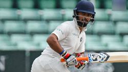 4 சிக்ஸ்.. செம அதிரடி.. இப்ப டீம்ல சான்ஸ் தருவீங்களா? மாட்டீங்களா? வெளுத்து வாங்கிய இளம் வீரர்!