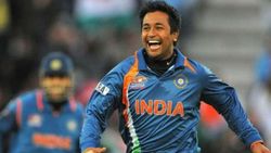 அவரோட சப்போர்ட் அப்படி... அதனாலதான் பௌலர்கள் தலையில தூக்கிவச்சி கொண்டாடுறாங்க -ஓஜா