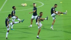 ISL 2019-20 : பிளே-ஆஃப் போகுமா சென்னையின் எஃப்சி? வலுவான பெங்களூரு அணியுடன் மோதல்!