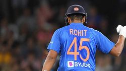 ரோஹித் இடத்தில் இவர் தான் ஆடணும்.. கோலி அதிரடி முடிவு.. மீண்டும் அணிக்கு திரும்பிய இளம் புயல்!