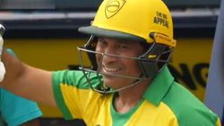 முதல் பந்திலேயே தெறிக்கவிட்ட சச்சின்.. ஐந்தரை ஆண்டுகள் கழித்து பேட்டை எடுத்த ஜாம்பவான்!