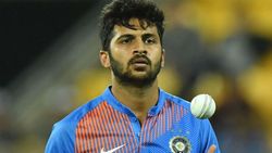 முடியலை தம்பி.. இத்தோட நிறுத்திக்குவோம்.. இளம் வீரருக்கு இனி நோ சான்ஸ்.. கேப்டன் கோலி அதிரடி!