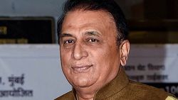 கிரிக்கெட் வர்ணனையிலும் இந்தி திணிப்பா? தாய்மொழி குறித்து சர்ச்சை பேச்சு.. கொந்தளித்த ரசிகர்கள்