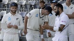 வெறும் 3 ரன் எடுத்து அவுட் ஆகிவிட்டு கோலி செய்த அந்த காரியம்.. கடுப்பில் கொந்தளித்த ரசிகர்கள்!