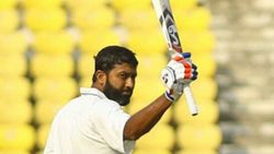 ரஞ்சி கோப்பை கிரிக்கெட்டில் 12,000 ரன்கள் அடித்து சாதனை... புருவங்களை உயர்த்த வைத்த வீரர்