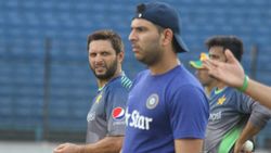 கிரிக்கெட் ஆடக் கூடாதுன்னா ஆடக் கூடாது.. யுவராஜ் சிங் பேச்சுக்கு பதிலடி.. முன்னாள் வீரர் பிடிவாதம்!