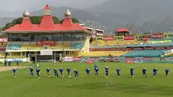 கொரோனா பீதி... மழை பெய்யும் அபாயம்... தர்மசாலா போட்டி நடைபெறுமா?