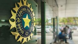 வேண்டவே வேண்டாம்.. மத்திய அரசு கொடுத்த அந்த அட்வைஸ்.. கேட்காமல் அடம் பிடிக்கும் பிசிசிஐ!