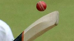 ஊரடங்கை மதிக்காமல் ஆட்டம் போட்ட கும்பல்.. தட்டிக் கேட்ட போலீசுக்கு பளார்.. ஷாக் சம்பவம்!