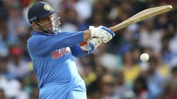 உலகிலேயே அதிக விலை கிரிக்கெட் பேட் இது தான்.. அதிர வைத்த தோனியின் உலகக்கோப்பை பைனல் பேட்!