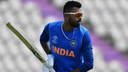 2வது இன்னிங்சிற்கு மீசையை முறுக்கி தயாராகும் ஹர்திக் பாண்டியா