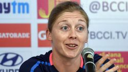 கொரோனாவுக்கு எதிரான போரில்... களம் குதித்தார் ஹெதர் நைட்.. வாலண்டியராக இணைந்தார்