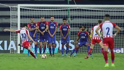 ISL 2019-20 : அரையிறுதியில் அசத்திய பெங்களூரு.. ஏடிகே அணியை வீழ்த்தி வெற்றி!