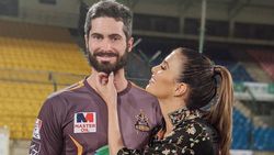 மச்சான் நீ கட் பண்ணாத.. நான் கிஸ் பண்றேன்... 