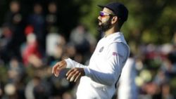 ரசிகர்களை கெட்ட வார்த்தையில் திட்டி.. மோசமாக சைகை செய்த கோலி.. ஷாக் சம்பவம்!