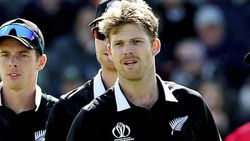 மீண்டும் ஒரு வீரருக்கு கொரோனா அறிகுறி.. கடும் பீதி.. ஆஸி - நியூசி. தொடர் அதிரடியாக ரத்து!