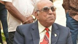 இந்திய கால்பந்து ஜாம்பவான் பிகே பானர்ஜீ மறைந்தார்.. மறக்க முடியாத சாதனைகளை செய்தவர்!