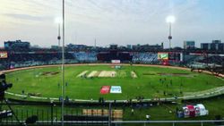 அப்படி வாங்க வழிக்கு.. பிஎஸ்எல் போட்டிகளை தள்ளிப் போட்டது பாக். கிரிக்கெட் வாரியம்