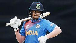 ஷெபாலி இப்படி ஏமாத்திட்டாரே.. சிக்ஸர்களை எதிர்பார்த்து.. வெக்ஸாகிப் போன இந்தியர்கள்!