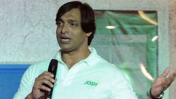 வௌவால் ரத்தம், பூனை, நாய்.. ஷாக் கொடுத்த சீன மக்களின் உணவுப் பழக்கம்.. திட்டித் தீர்த்த பிரபலம்!