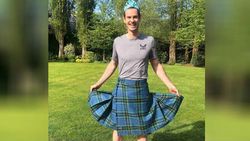 மகள்களைப் பெற்ற அப்பாக்களுக்கு மட்டுமே தெரியும்.. குட்டைப் பாவாடையில் ஆண்டி.. செம காமெடி