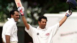 கேப்டன் அசாருதீனிடம் சான்ஸ் கேட்டு கெஞ்சிய சச்சின்.. இந்திய கிரிக்கெட்டை மாற்றிய அந்த தருணம்!