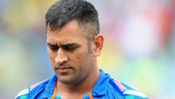 என்னாது ரிட்டையர் ஆகப்போறாரா? அதை அவர்கிட்ட கேட்டா என்ன நடக்கும் தெரியுமா? தோனி நண்பர் சொன்ன ரகசியம்