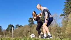 இதுதான் சாக்கு.. மனைவி காலை வாரி விட்டு விழ வைத்த கணவர்.. செம பிளான் போல