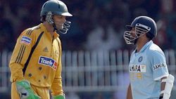 கில்கிறிஸ்ட்டை கட்டிப்பிடிச்சிரணும்.. வேற வழியே இல்லை.. சச்சின் செய்யப் போன அந்தக் காரியம்!