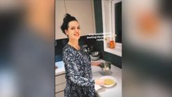 வருங்கால கணவருக்கு பான்கேக் செய்து அசத்திய நடிகை... வைரல் வீடியோ வெளியீடு