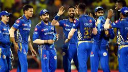 சீக்கிரம் ஒரு முடிவை சொல்லுங்க.. வாட்ஸ்ஆப் குரூப்பையே வெறித்து பார்த்துக் கொண்டு இருக்கும் வீரர்கள்!