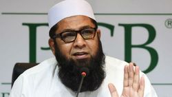 அவங்க டீமுக்காக ஆடலை.. இந்திய ஜாம்பவான் வீரர்களை குத்திக் காட்டிய பாக். கேப்டன்.. வெடித்த சர்ச்சை!