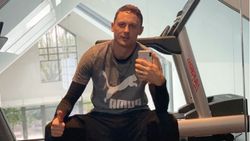 ஜிம்முக்குப் போக வேண்டியது.. போட்டோ எடுக்க வேண்டியது.. சாய வேண்டியது.. செம நக்கல்