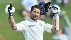 ஸ்கூலுக்கு போகாமல் இங்கிலாந்து சென்ற குட்டி சச்சின்.. வியந்து போன வெஸ்ட் இண்டீஸ் வேகப் புயல்!