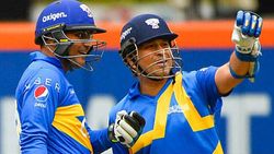 எங்கேயும் நகரக் கூடாது.. சேவாக்கை “லாக்டவுன்” செய்த சச்சின்.. உலகக்கோப்பை பைனலில் நடந்த சம்பவம்!