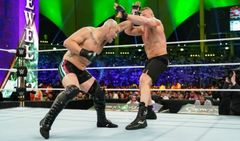 உங்களுக்கு இங்க வேலை கிடையாது.. ரெஸ்லிங் வீரர்களை வீட்டுக்கு அனுப்பிய WWE.. ஷாக் ஆன ரசிகர்கள்!