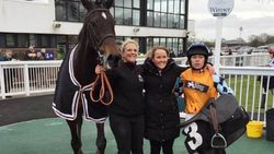 அப்பப்பப்பா.. இந்த குதிரைங்களுக்கு கொள்ளு போட்டு முடிக்கிறதுக்குள்ள.. அலுக்காமல் செய்யும் அமி