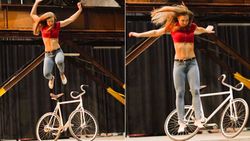 அடேங்கப்பா... இந்தப் பொண்ணைப் பாருங்க.. எப்படி சைக்கிள் ஓட்டுதுன்னு.. நாமளும் இருக்கோம்!