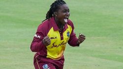 சீவி அடிச்சா கில்லி பறக்கும்... சீறி அடிச்சா... 