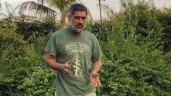 யாருப்பா இந்த போட்டோல இருக்குறது? தல என்ன கோலம் இது? அதிர்ச்சியில் தோனி ரசிகர்கள்!